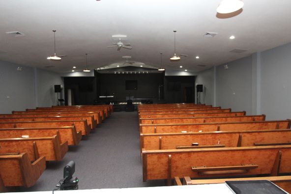 800 Front St., Gays, IL 61928